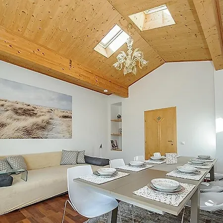 Luxury Loft Near The Lake, Apartman *